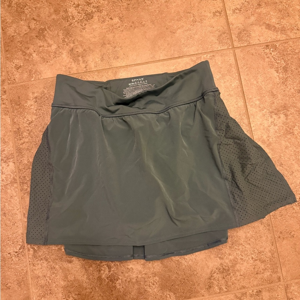 SPANX - The Get Moving Skort - Size Medium
